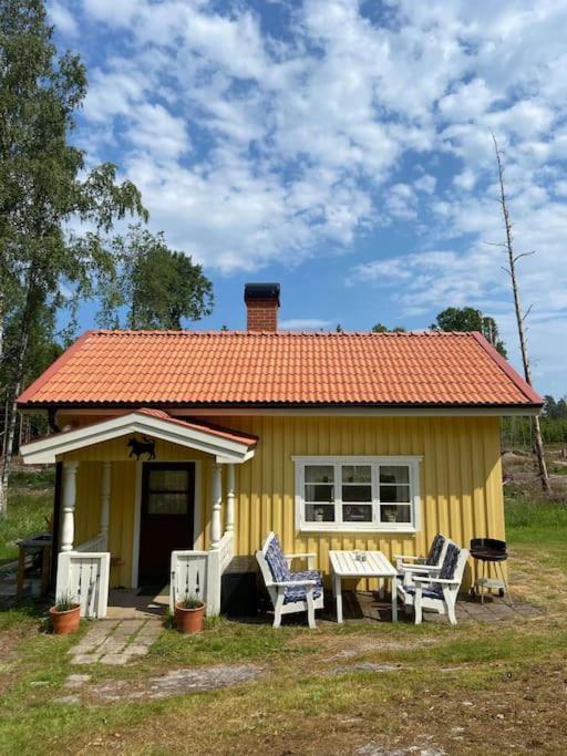 Fint Torp Nara Vattnet Med Tillgang Till Bat. Mellerud Exteriér fotografie