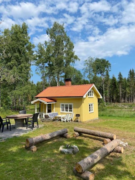 Fint Torp Nara Vattnet Med Tillgang Till Bat. Mellerud Exteriér fotografie