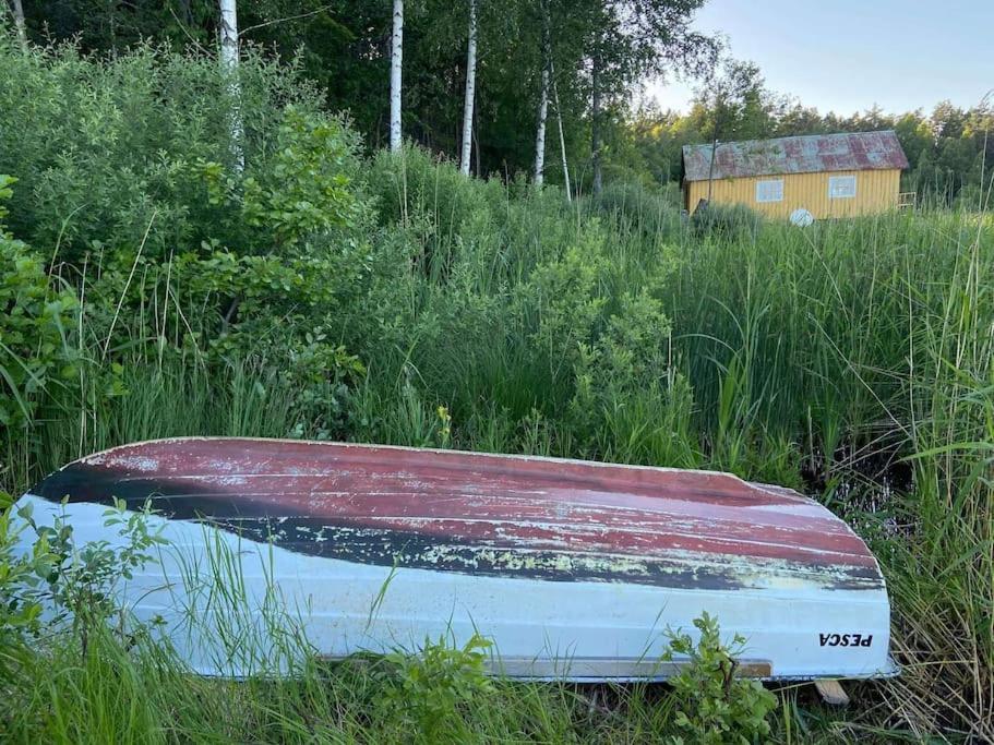 Fint Torp Nara Vattnet Med Tillgang Till Bat. Mellerud Exteriér fotografie